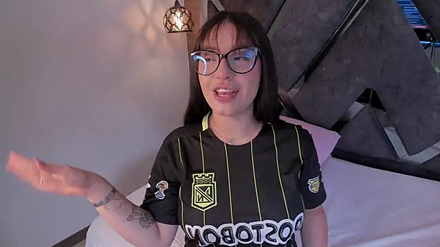 Venus velez  online show from April 13, 2026, 12:54 pm