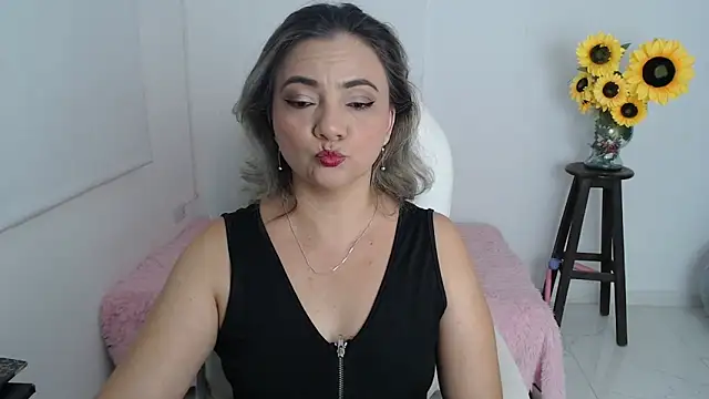 Snapshot of ana_milf chatting on November 27, 2025, 1:24 pm ana milf online show from November 27, 2025, 1:24 pm