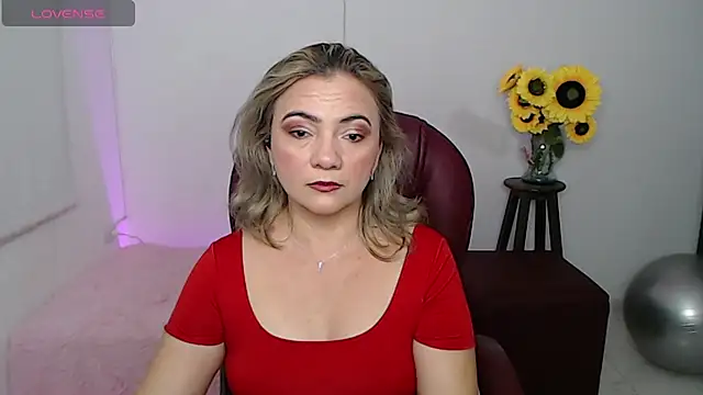 Snapshot of ana_milf chatting on February 13, 2026, 2:46 pm ana milf online show from February 13, 2026, 2:46 pm