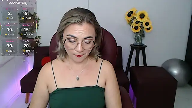 Snapshot of ana_milf chatting on May 11, 2026, 4:04 pm ana milf online show from May 11, 2026, 4:04 pm