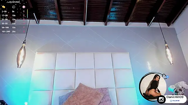 danii hill  online show from November 19, 2025, 4:34 am