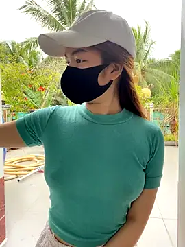 BabyThree  online show from September 21, 2025, 8:27 am