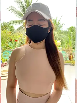 BabyThree  online show from September 24, 2025, 9:23 am