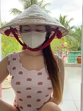 BabyThree  online show from October 26, 2025, 7:58 am