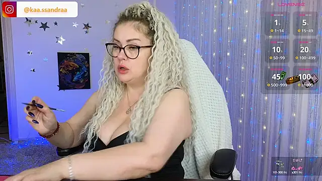 misskaassandraa online show from December 25, 2024, 6:52 pm