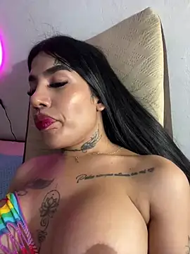 saragill323 online show from March 21, 2025, 10:39 pm