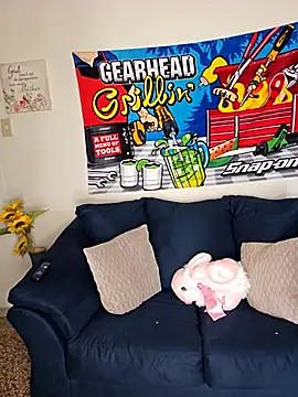 ladycreamypr2 online show from April 3, 2026, 8:07 pm