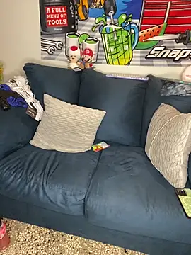 ladycreamypr2 online show from April 16, 2026, 11:18 pm