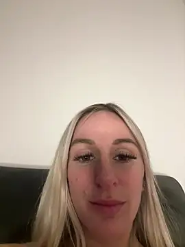 Snapshot of Liana_Lou chatting on January 12, 2025, 9:19 pm Liana Lou online show from January 12, 2025, 9:19 pm