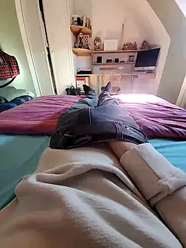 Snapshot of Vijeniv13 chatting on March 4, 2026, 12:44 pm Vijeniv13 online show from March 4, 2026, 12:44 pm