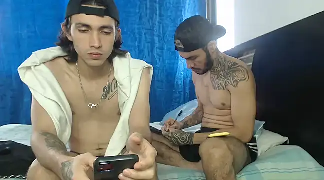 Snapshot of Hot_Sharks_ chatting on March 7, 2025, 12:34 pm Hot Sharks online show from March 7, 2025, 12:34 pm