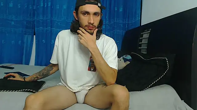 Snapshot of Hot_Sharks_ chatting on September 14, 2025, 5:17 am Hot Sharks online show from September 14, 2025, 5:17 am