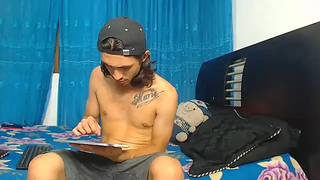 Snapshot of Hot_Sharks_ chatting on October 1, 2025, 1:00 am Hot Sharks online show from October 1, 2025, 1:00 am