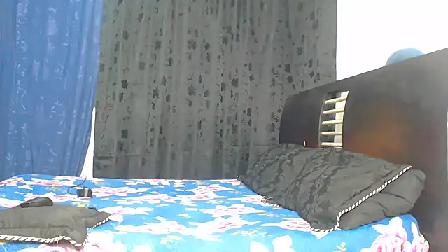 Snapshot of Hot_Sharks_ chatting on November 2, 2025, 10:28 am Hot Sharks online show from November 2, 2025, 10:28 am