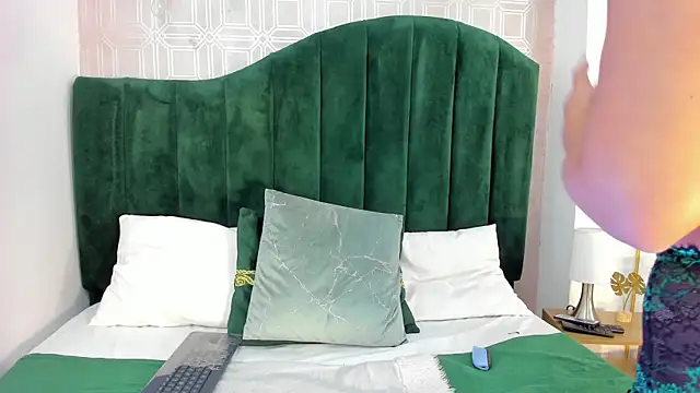 Sara Desire online show from October 8, 2025, 3:31 pm