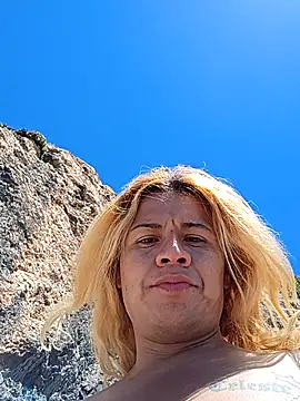 allissonw13 online show from April 8, 2026, 7:47 pm