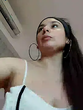 Snapshot of Bigyummmzul chatting on February 9, 2025, 3:00 am Bigyummmzul online show from February 9, 2025, 3:00 am