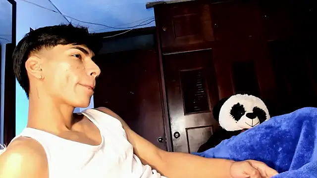 Snapshot of Teo_skinny chatting on May 9, 2026, 3:06 pm Teo skinny online show from May 9, 2026, 3:06 pm