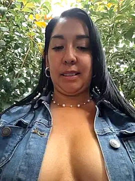 Snapshot of Bella_keny chatting on December 9, 2024, 10:09 pm Bella keny online show from December 9, 2024, 10:09 pm