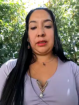 Snapshot of Bella_keny chatting on December 11, 2024, 3:37 pm Bella keny online show from December 11, 2024, 3:37 pm