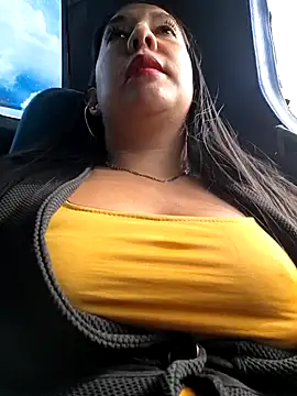 Snapshot of Bella_keny chatting on December 16, 2024, 8:05 pm Bella keny online show from December 16, 2024, 8:05 pm