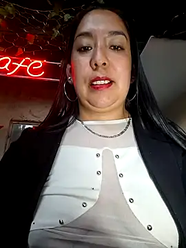 Snapshot of Bella_keny chatting on December 17, 2024, 10:32 pm Bella keny online show from December 17, 2024, 10:32 pm