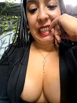 Snapshot of Bella_keny chatting on January 6, 2025, 7:45 pm Bella keny online show from January 6, 2025, 7:45 pm