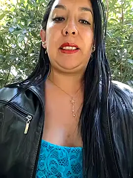 Snapshot of Bella_keny chatting on January 17, 2025, 5:41 pm Bella keny online show from January 17, 2025, 5:41 pm