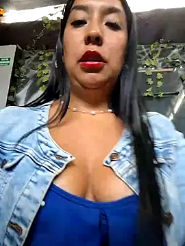 Snapshot of Bella_keny chatting on January 21, 2025, 9:04 pm Bella keny online show from January 21, 2025, 9:04 pm