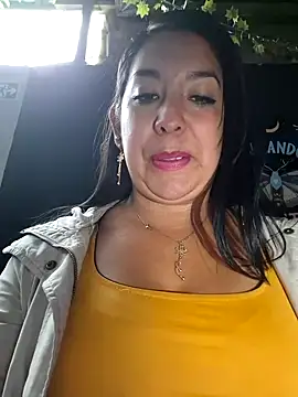 Snapshot of Bella_keny chatting on February 11, 2025, 7:38 pm Bella keny online show from February 11, 2025, 7:38 pm