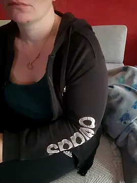 cruellaculdenfer67 online show from October 3, 2025, 7:49 am