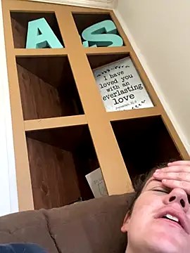 velvetta  online show from October 6, 2025, 1:41 pm