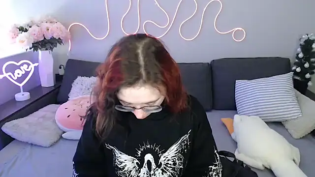 Mini Diva online show from March 18, 2026, 9:12 am