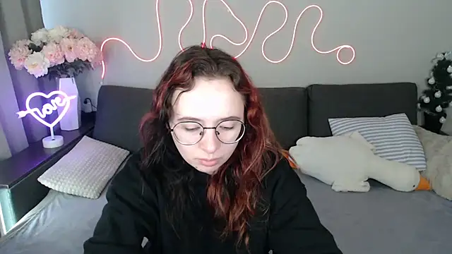 Mini Diva online show from April 18, 2026, 8:29 am