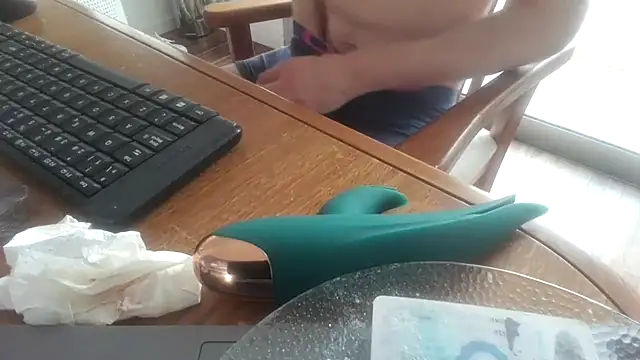 nicolaaaaas online show from March 4, 2025, 9:54 pm