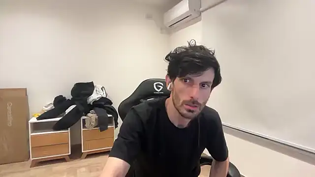 nicolaaaaas online show from October 19, 2025, 2:23 am