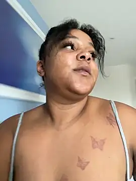 Snapshot of yourfavlightskinn chatting on October 2, 2025, 2:13 pm yourfavlightskinn online show from October 2, 2025, 2:13 pm