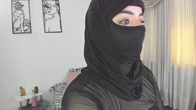 Snapshot of Uzra_hayed chatting on August 5, 2026, 1:25 pm Uzra hayed online show from August 5, 2026, 1:25 pm