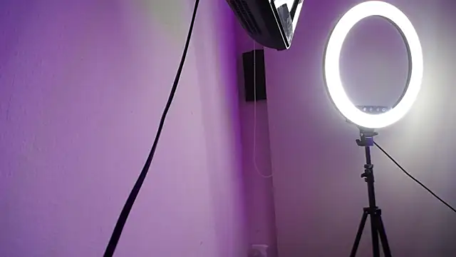 luly pink online show from October 24, 2025, 10:06 pm