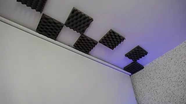 luly pink online show from November 25, 2025, 4:01 am