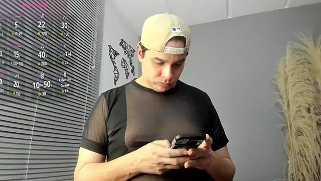 Latin boy surprisee online show from November 21, 2025, 1:04 am