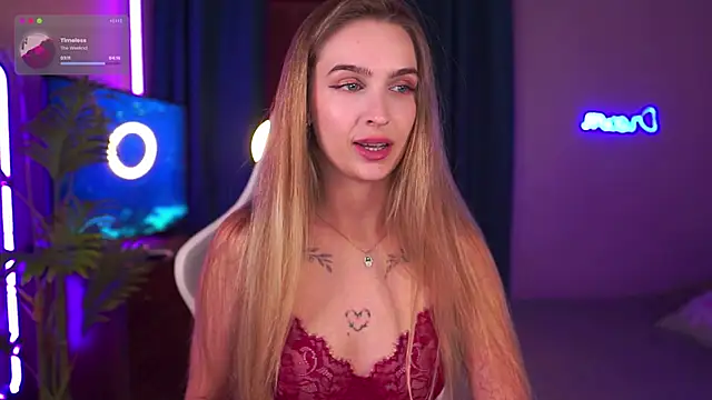 Kamila icee online show from October 23, 2025, 7:01 pm