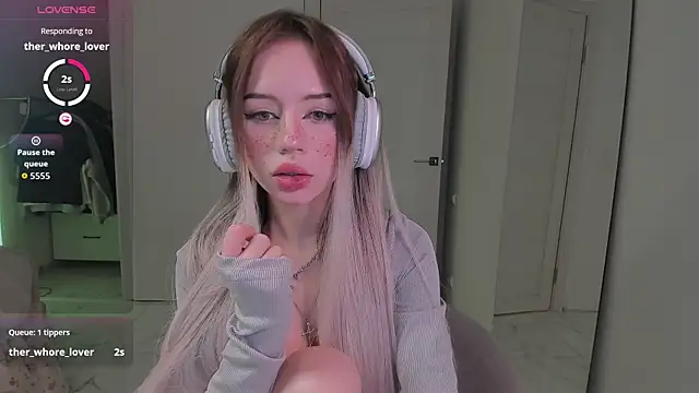 KellyBarton online show from October 29, 2025, 8:32 pm