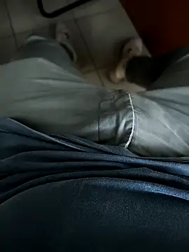 onbifeet online show from December 17, 2025, 2:12 pm