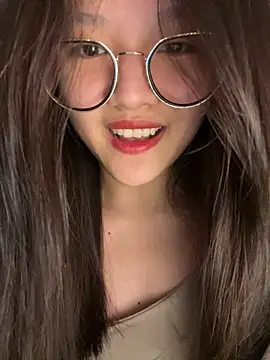 Krixxi22 online show from October 7, 2025, 4:15 pm