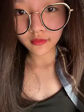 Krixxi22 online show from October 25, 2025, 1:40 pm