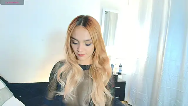 MeganLorensx online show from October 16, 2025, 9:49 pm