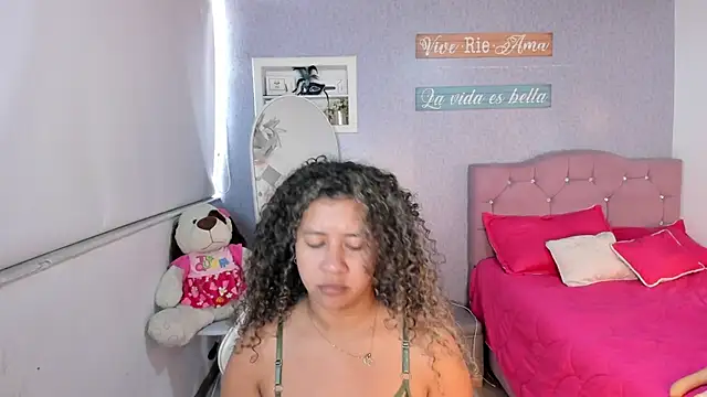 Kenia tompson01 online show from January 17, 2025, 5:30 pm