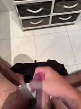 Deralboaus01 online show from September 11, 2025, 8:14 am