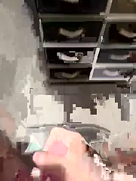 Deralboaus01 online show from November 8, 2025, 4:51 pm